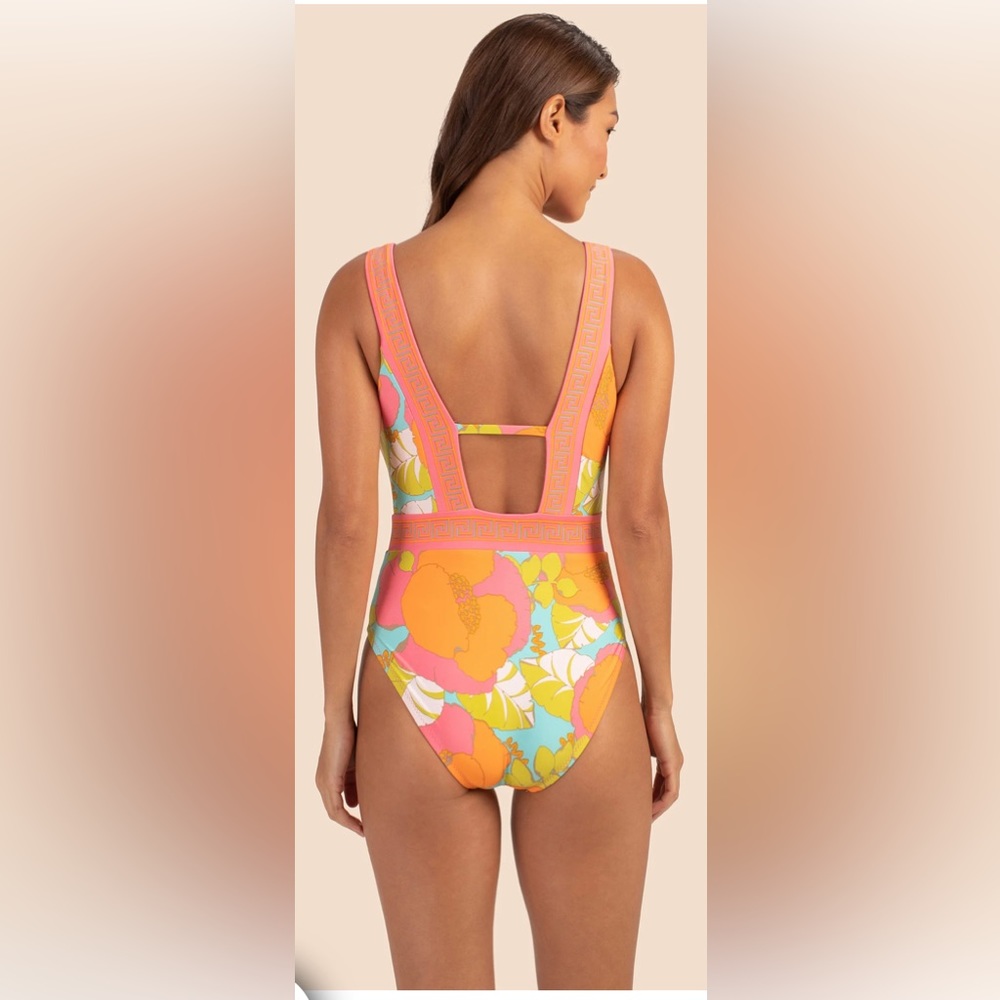TRINA TURK PLAYA DE FLOOR PLUNGE MAILLOT,
PERFECT FOR SUMMER TRIPS - Picture 3 of 12